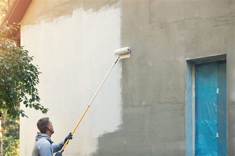 How to Paint Outside of House Without Scaffolding: A Brush with Creativity and Practicality